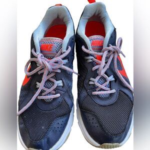 NIKE WOMENS SIZE 9.5 WILD TRAIL
ATHLETIC SHOES